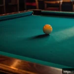 Home 18 당구 테이블 라샤 교체 주기 - A close-up, high-resolution image of a well-used pool table cloth showing visible signs of wear such...